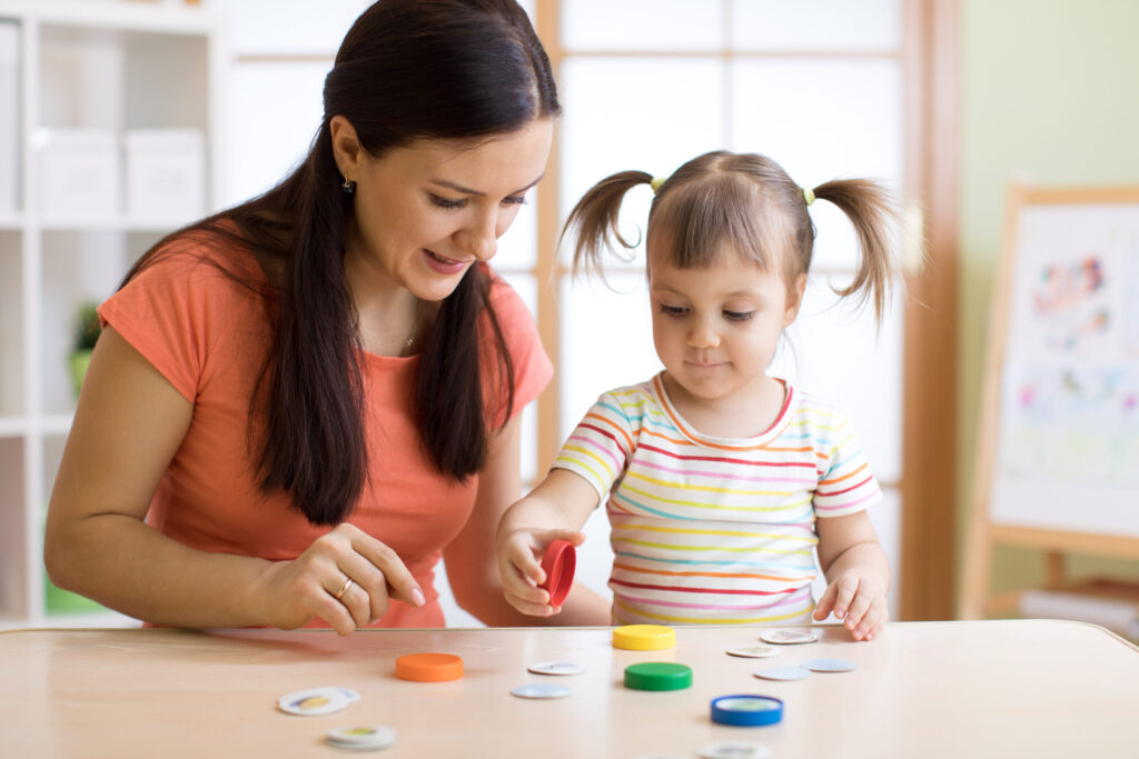 El papel de los educadores en la adaptación de los niños