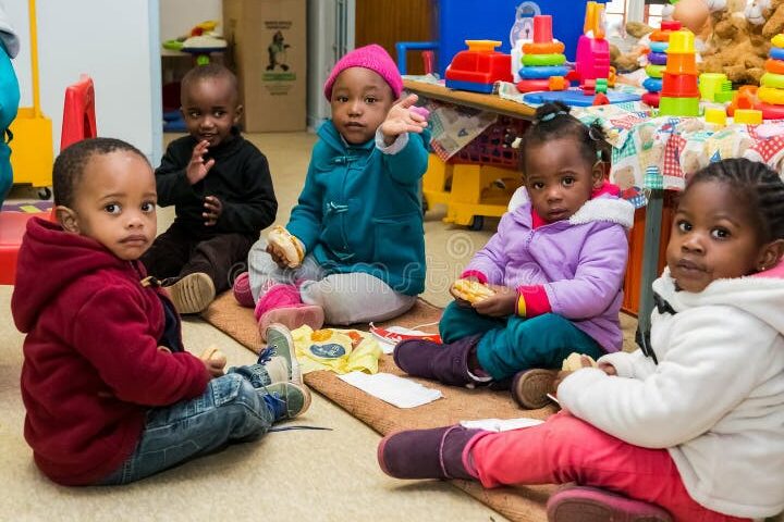Cómo enseñar habilidades sociales a los niños en el entorno de la guardería